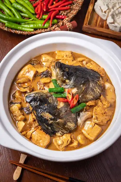 鱼头豆腐煲